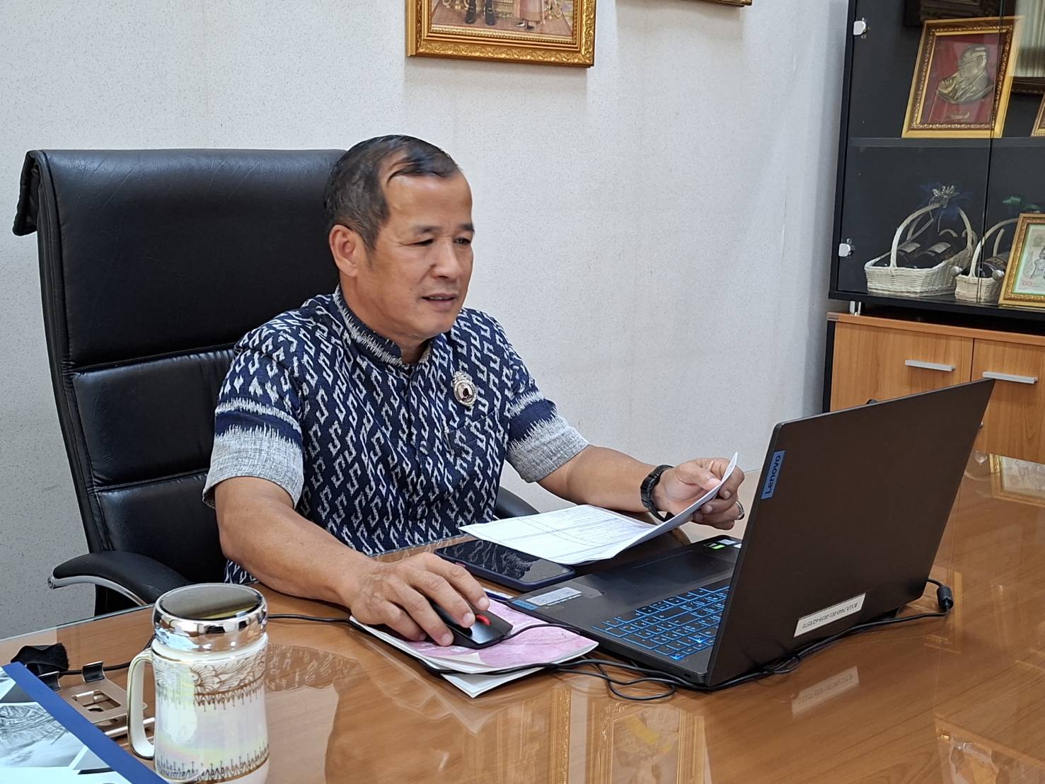 title - ผู้ตรวจราชการ ส.ป.ก. ร่วมประชุมคณะทำงานสรรหาปราชญ์เกษตรของแผ่นดินระดับเขต ประจำปี 2570 เขตตรวจราชการที่ 13 ผ่านระบบประชุมทางไกลออนไลน์ โดย Application Zoom Meeting